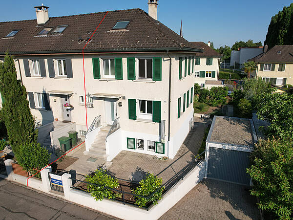 Charmantes Reiheneckhaus mit Garten und freistehender Einzelgarage