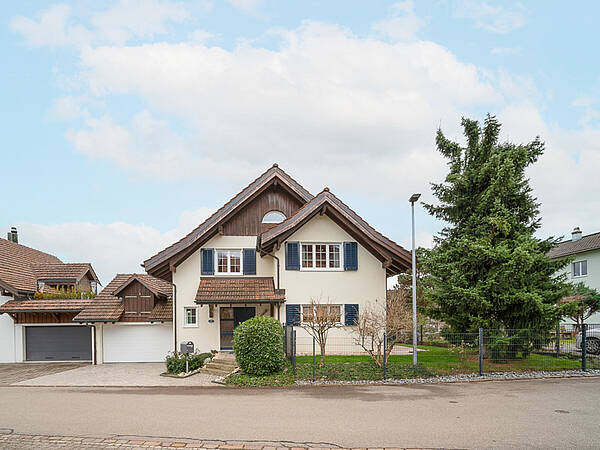 Gemütliches Einfamilienhaus mit idyllischem Umschwung