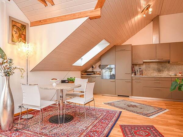 +++ Moderne Dachwohnung mit WEITBLICK +++