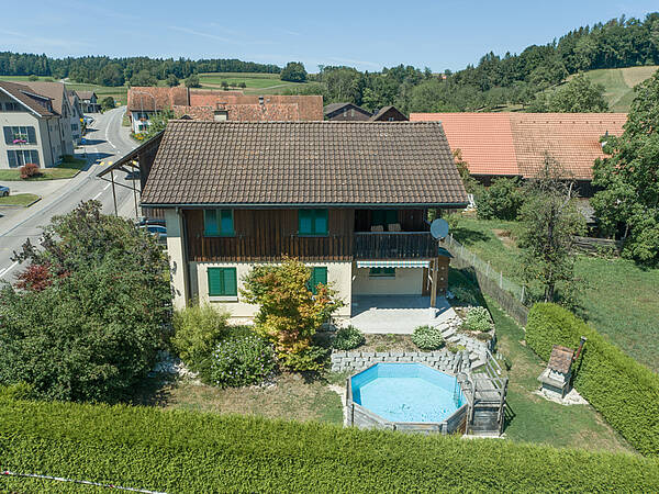 Einfamilienhaus mit Scheune/Bauland