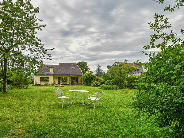 Freistehendes Einfamilienhaus mit grossem Garten