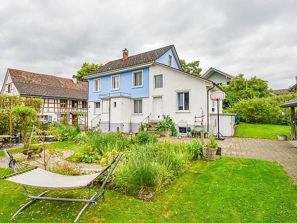 Charmantes Einfamilienhaus mit grossem Umschwung - Anbau- und Neubaupotenti...