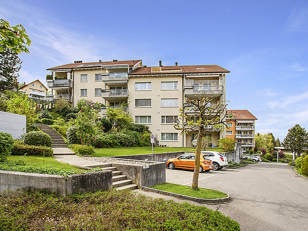 ZENTRALE Dachwohnung mit CHARME