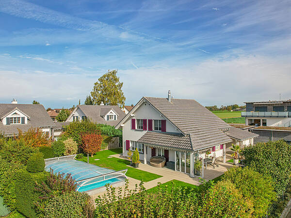 Zeit für ein neues Wohngefühl - schöne Liegenschaft mit Pool