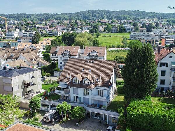 Helle Wohnung an schöner Hanglage von Männedorf