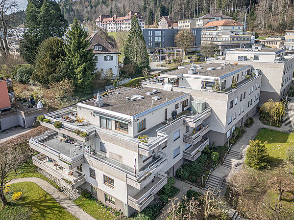 Sonnige Attikawohnung an zentraler Lage mit Seesicht