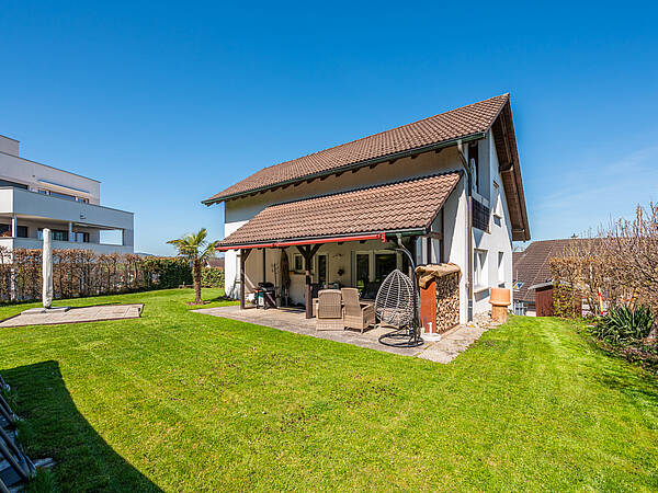 Familienglück mit gemütlichem Garten