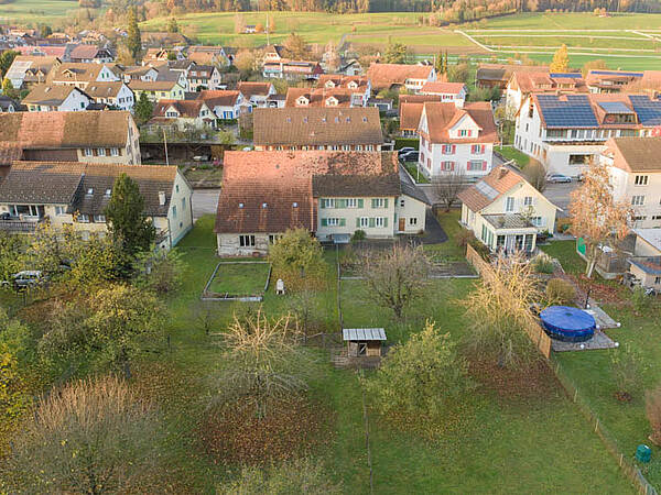 Baulandparzelle und Bauernhaus mit Umbaupotential