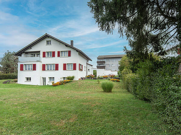 Grosszügiges Einfamilienhaus mit Baulandreserve