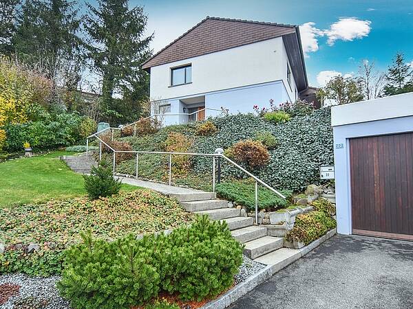 Gepflegtes Einfamilienhaus an schöner Hanglage